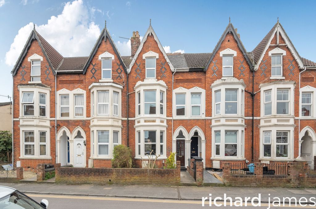 4 bed terraced house for saleLansdown Road, Old Town, Swindon SN1