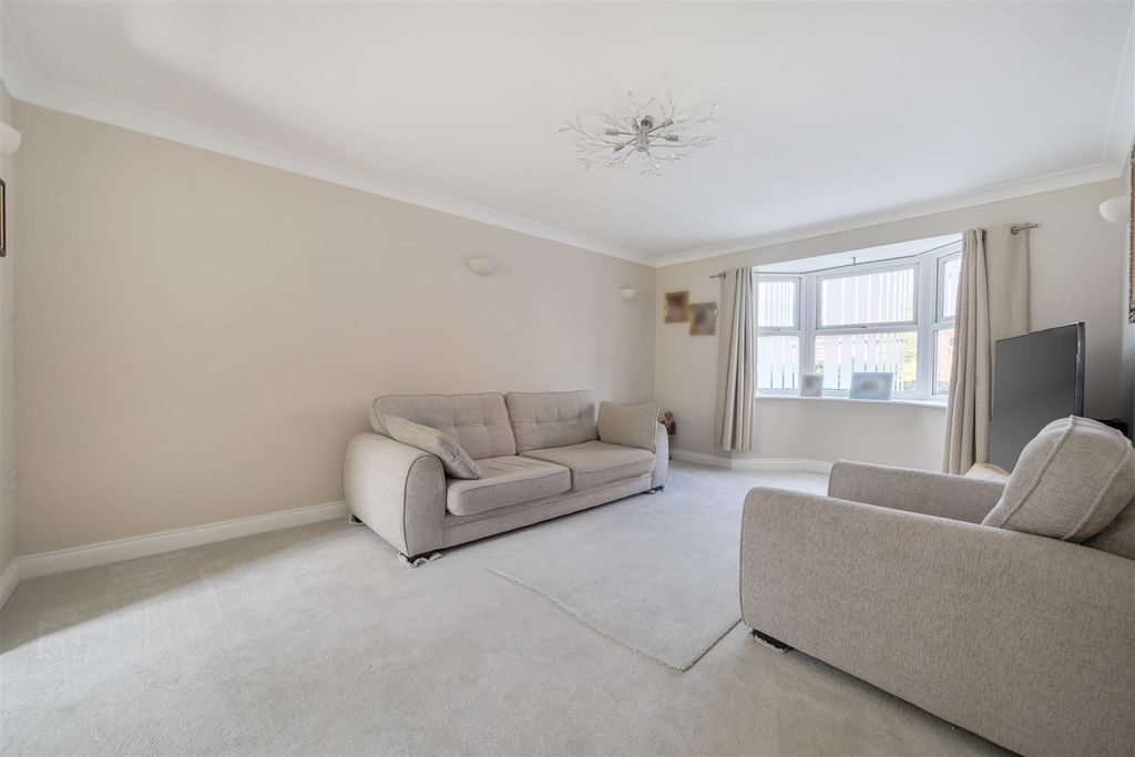 2 bed flat for saleTalavera Close, Crowthorne, Berkshire RG45 photo 5