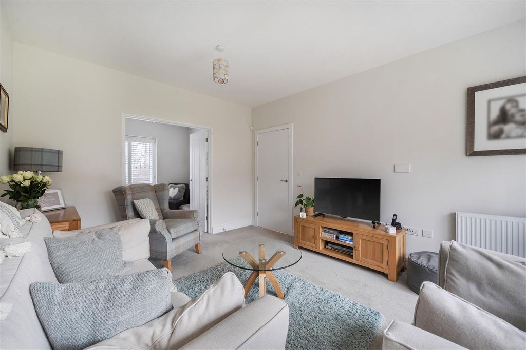 Additional image 5 of 3 bed detached house for saleStirling Close Crowthorne, Berkshire RG45