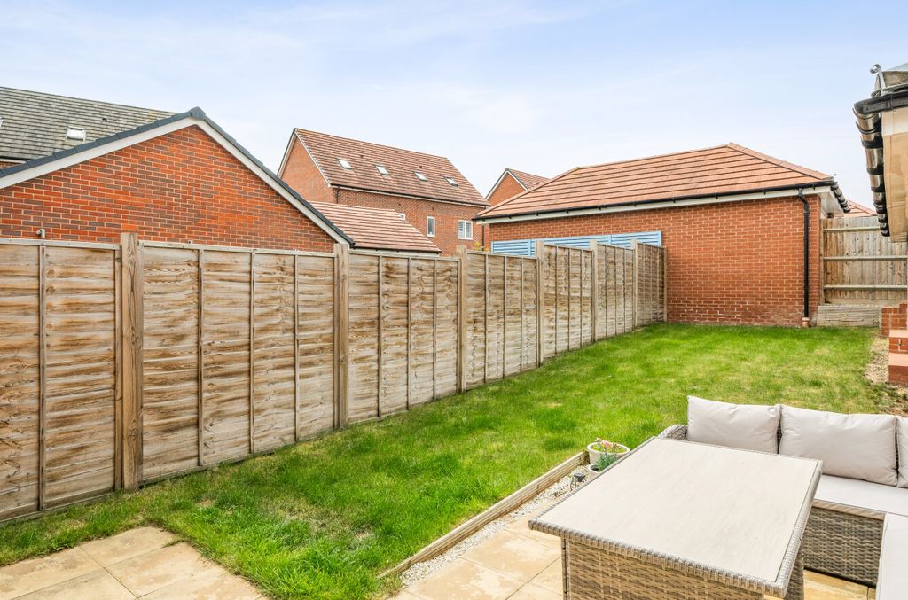 Additional image 17 of 3 bed semi-detached house for saleSonning Place, Binfield, Bracknell, Berkshire RG42