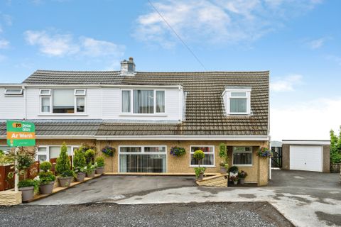 Llewellyn Park Drive, Morriston, Swansea SA6