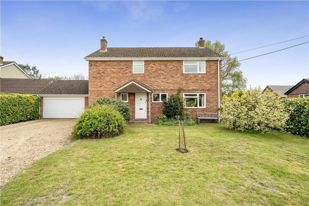 4 bed detached house for salePlantation Road, West Wellow, Romsey, Hampshire SO51