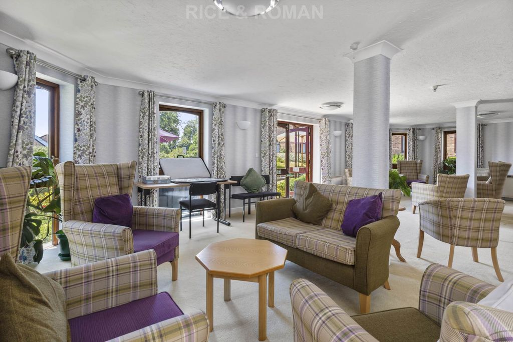 Additional image 11 of 2 bed flat for saleSt Christopher`S Gardens, Ascot SL5