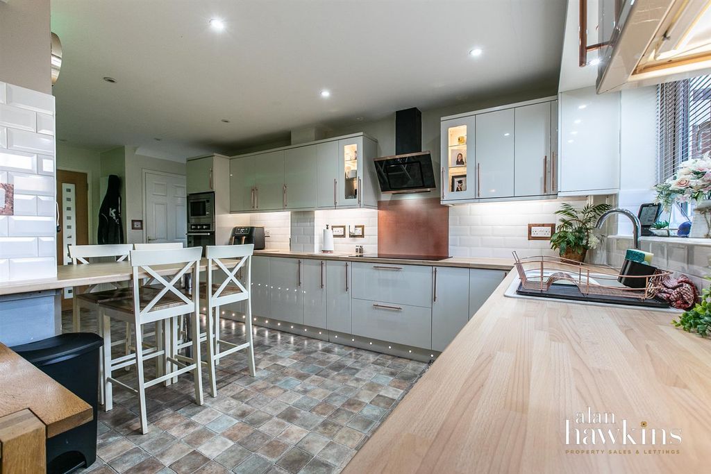 Additional image 5 of 4 bed detached house for saleHigh Mead, Woodshaw, Royal Wootton Bassett SN4