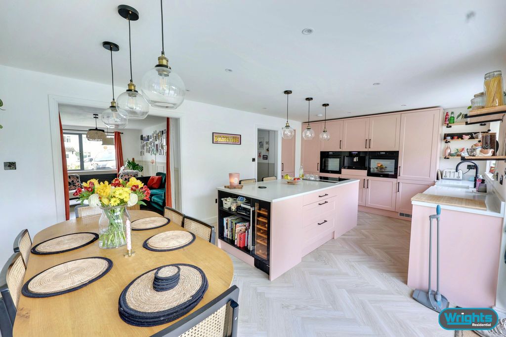 4 bed semi-detached house for saleArnold Noad Corner, Southwick BA14 photo 2