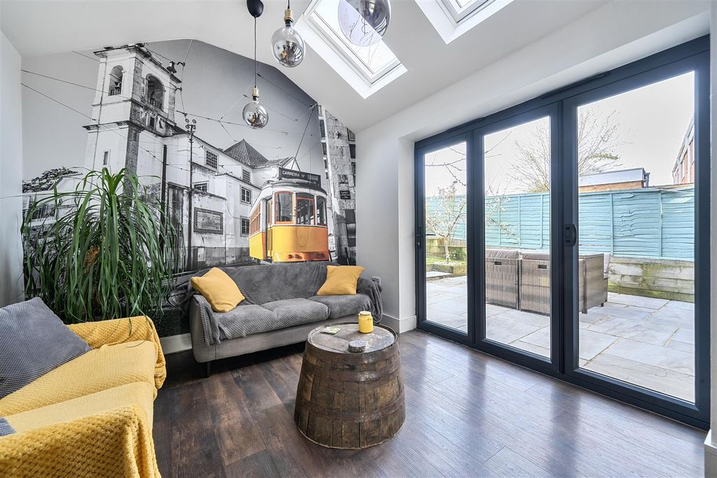 Additional image 11 of 4 bed semi-detached house for saleSouth Meadow, Crowthorne, Berkshire RG45