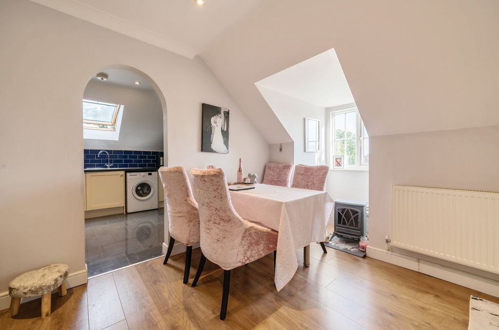 Additional image 5 of 2 bed flat for saleRoebuck Estate, Binfield, Bracknell, Berkshire RG42