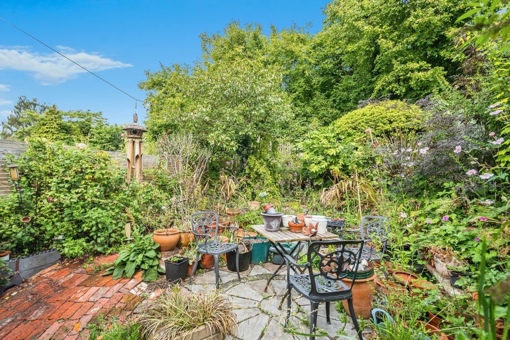 Additional image 17 of 4 bed semi-detached house for saleKingshill Road, Swindon, Wiltshire SN1
