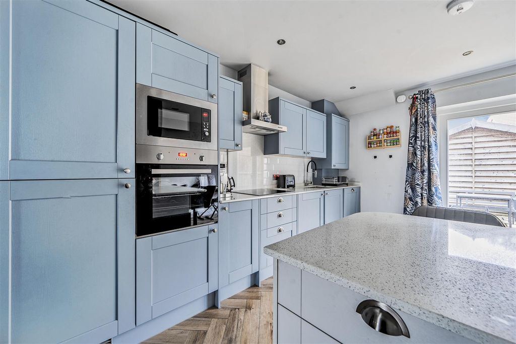 2 bed terraced house for saleDunkirk Hill, Devizes SN10 photo 3