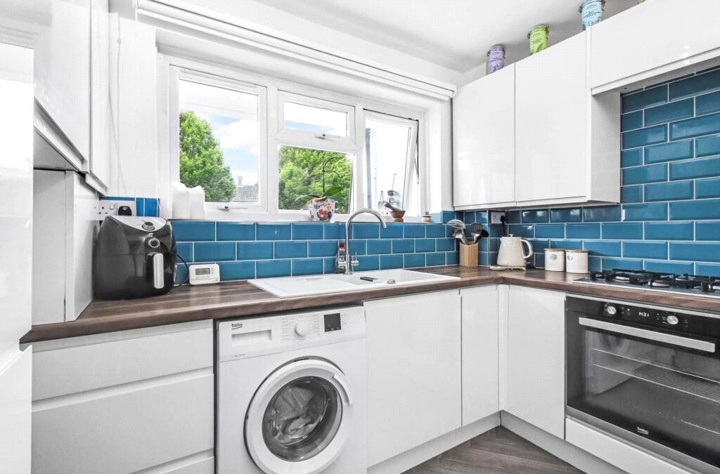 1 bed flat for saleStuart House, Windlesham Road, Bracknell RG42 photo 3