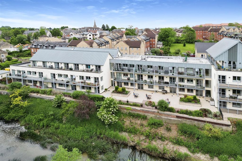 Additional image 2 of 1 bed flat for saleBowles Court, Westmead Lane, Chippenham, Wiltshire SN15