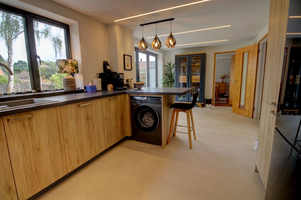 Additional image 5 of 4 bed semi-detached house for saleLily Hill Road, Bracknell RG12