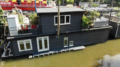 Swan Island, Strawberry Vale, Twickenham TW1