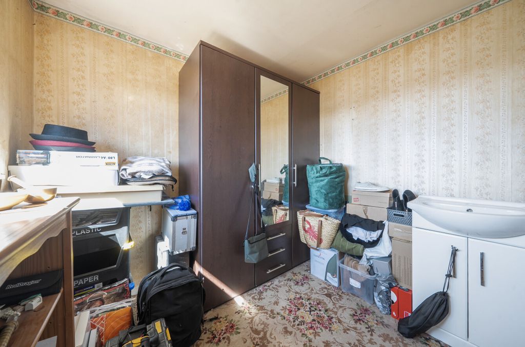 Additional image 12 of 3 bed terraced house for saleKingsway Close, Park South, Swindon SN3