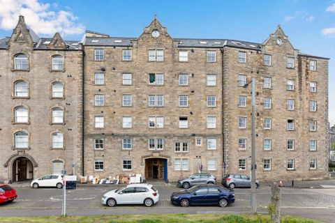 17/5 Johns Place, Leith Links, Edinburgh EH6