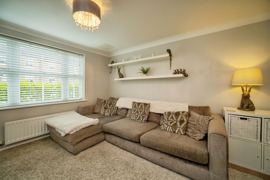 Additional image 11 of 2 bed flat for saleSycamore Rise, Bracknell RG12