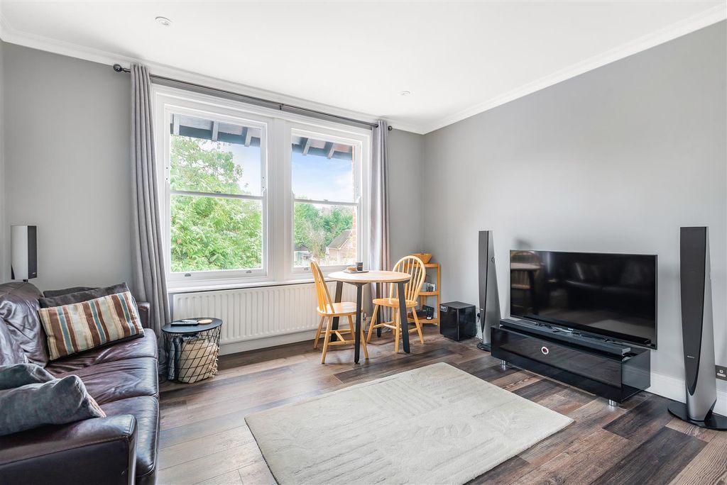 Additional image 6 of 2 bed flat for saleDukes Ride, Crowthorne, Berkshire RG45