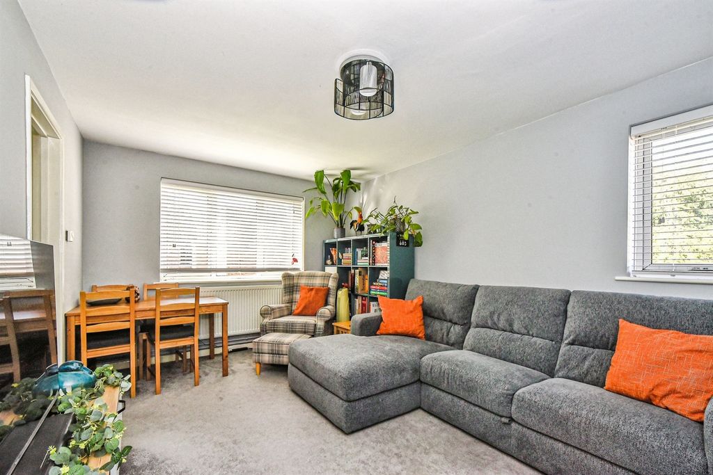 Additional image 3 of 2 bed flat for saleHelmsdale, Swindon SN25
