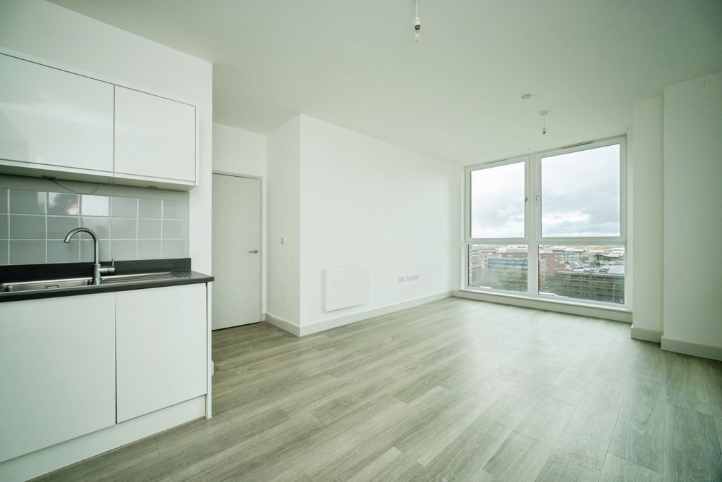 2 bed flat for saleThe Ring, Bracknell, Berkshire RG12 photo 3