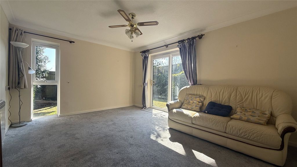 Additional image 2 of 2 bed flat for saleHuntsgreen Court, Bracknell, Berkshire RG12