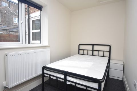 Bootham Crescent, York YO30, Room to rent