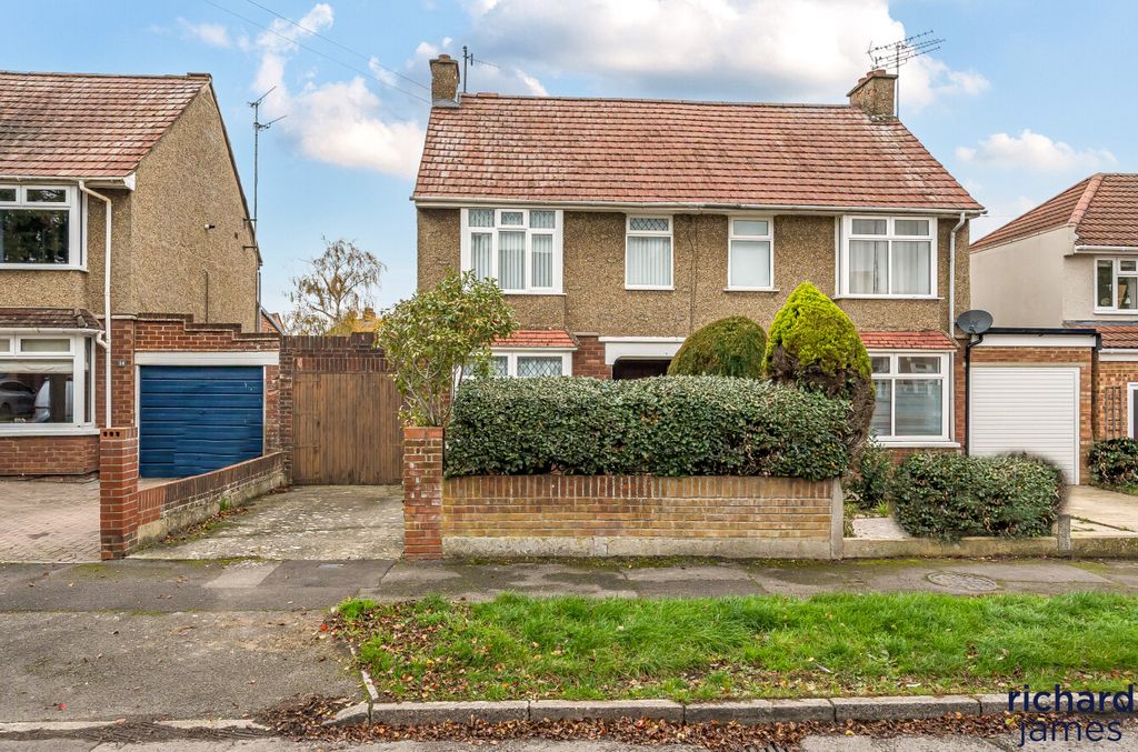 3 bed semi-detached house for saleCampden Road, Old Walcot, Swindon SN3