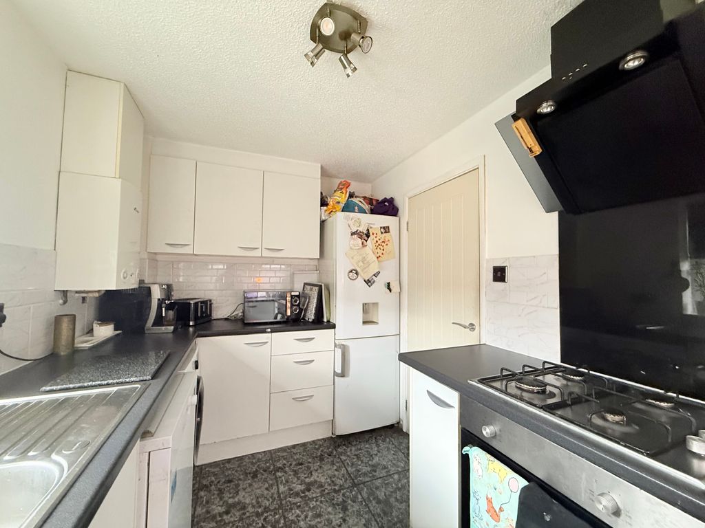 3 bed semi-detached house for saleProud Close, Purton SN5 photo 4