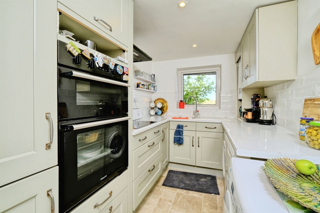 Additional image 7 of 3 bed semi-detached house for saleFowlers Road, Salisbury SP1