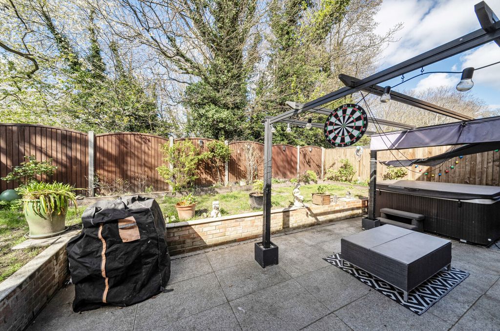 Additional image 15 of 4 bed detached house for saleRectory Close, Bracknell, Berkshire RG12