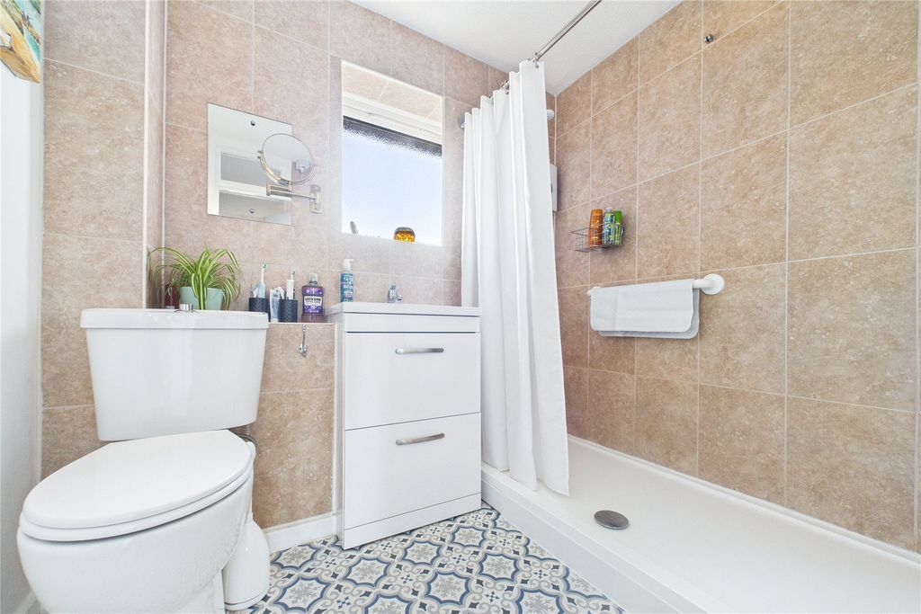 Additional image 6 of 2 bed flat for saleHuntsgreen Court, Bracknell, Berkshire RG12