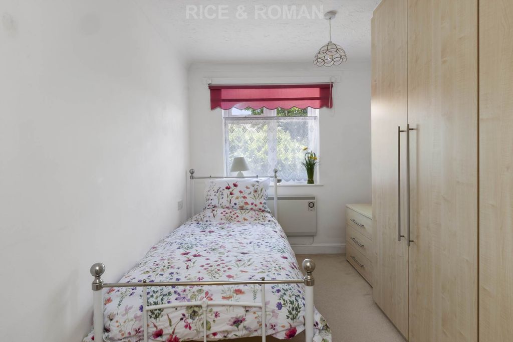 Additional image 7 of 2 bed flat for saleSt Christopher`S Gardens, Ascot SL5