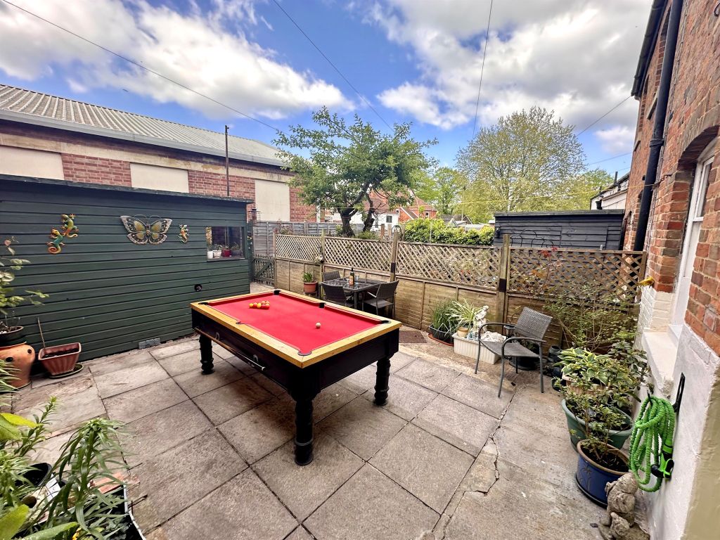2 bed cottage for saleThe Island, Devizes SN10 photo 5