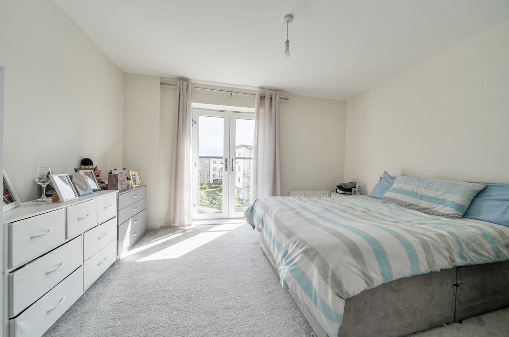 Additional image 6 of 2 bed flat for saleFleming Place, Bracknell RG12