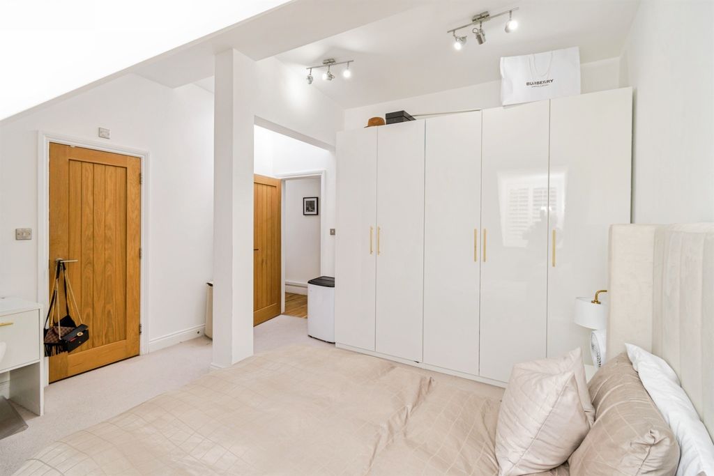 Additional image 8 of 2 bed flat for saleAbbey Walk, Romsey SO51