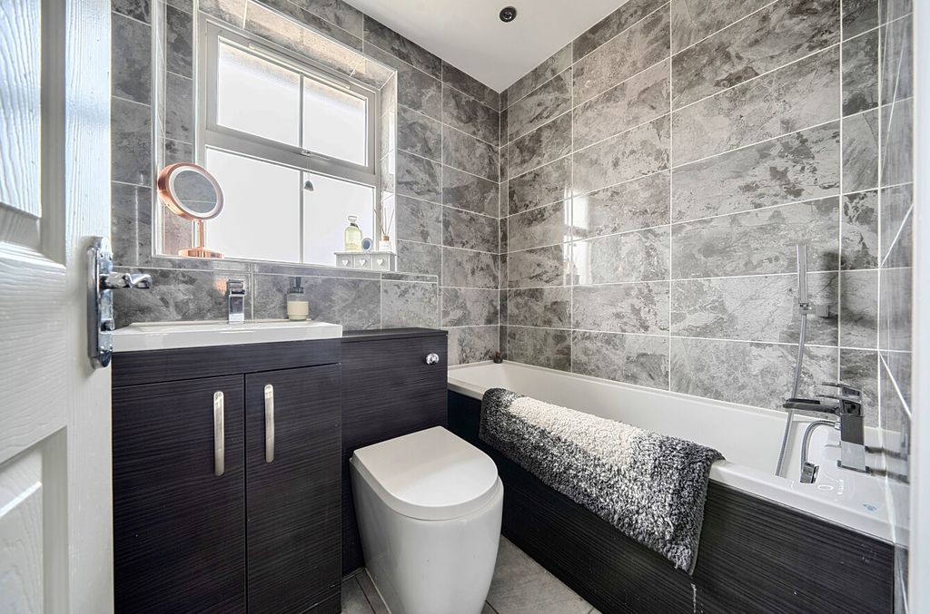 Additional image 13 of 4 bed terraced house for saleEstella Close, Haydon End, Swindon, Wiltshire SN25