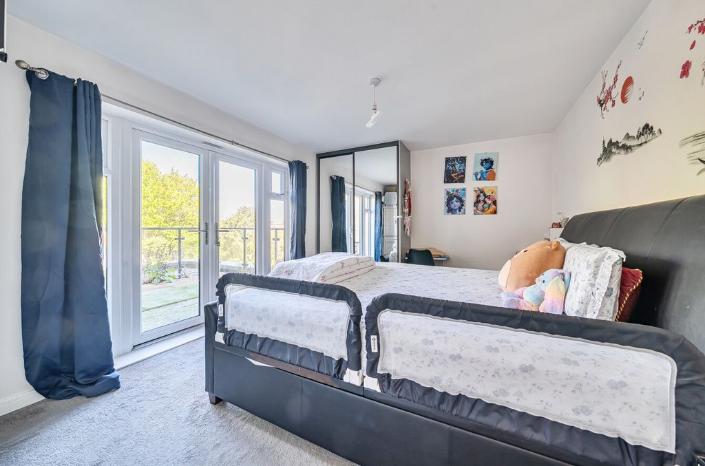 Additional image 11 of 2 bed flat for saleBroad Lane, Bracknell RG12