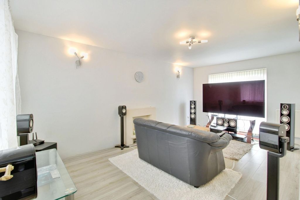 3 bed detached house for saleYew Tree Gardens, South Marston SN3 photo 2