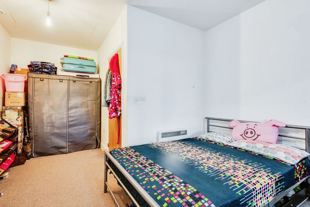 Additional image 10 of 2 bed flat for saleFarnsby Street, Swindon, Wiltshire SN1