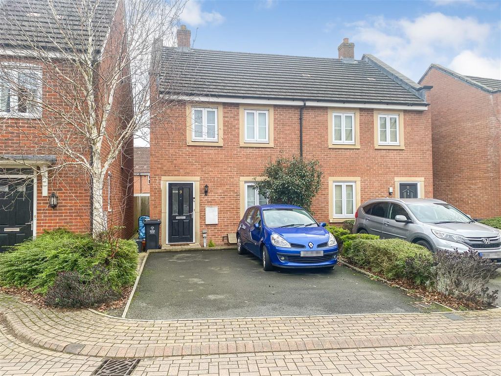 3 bed semi-detached house for saleSelwood Close, Swindon SN1