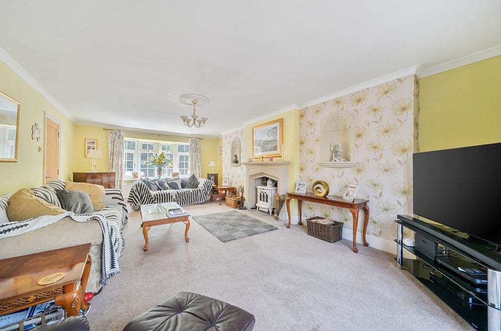 Additional image 3 of 5 bed detached house for saleNew Road, Chiseldon, Swindon SN4