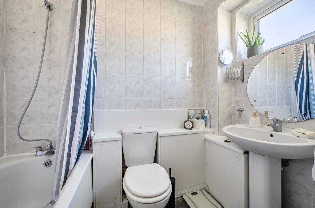 Additional image 7 of 4 bed terraced house for saleWoodies Close, Binfield, Bracknell, Berkshire RG42