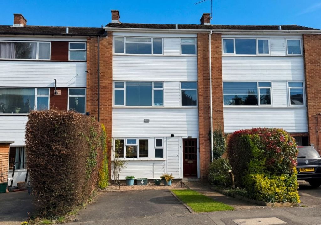 3 bed flat for sale4A Kingsway, Blackwater, Camberley, Surrey GU17