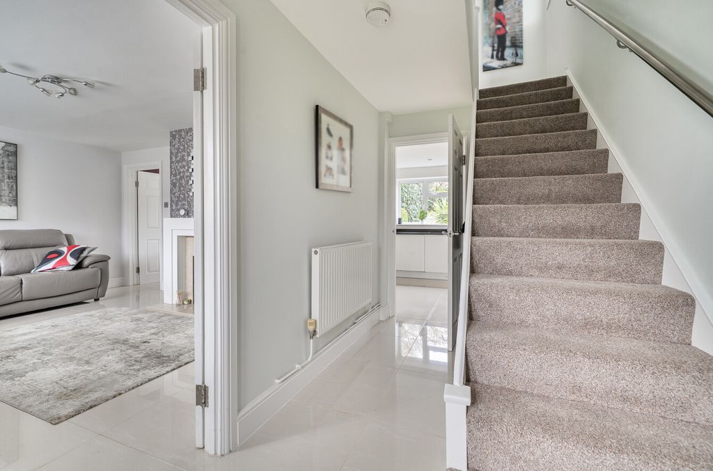 Additional image 17 of 3 bed semi-detached house for saleRossett Close, Bracknell, Berkshire RG12