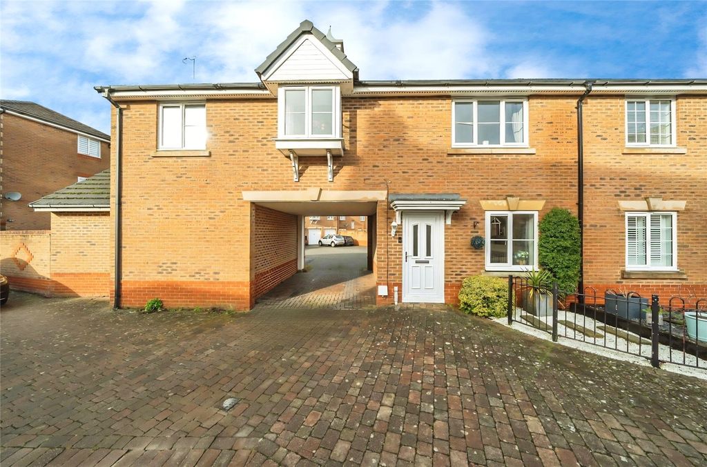 2 bed flat for saleFigsbury Close, Swindon, Wiltshire SN25