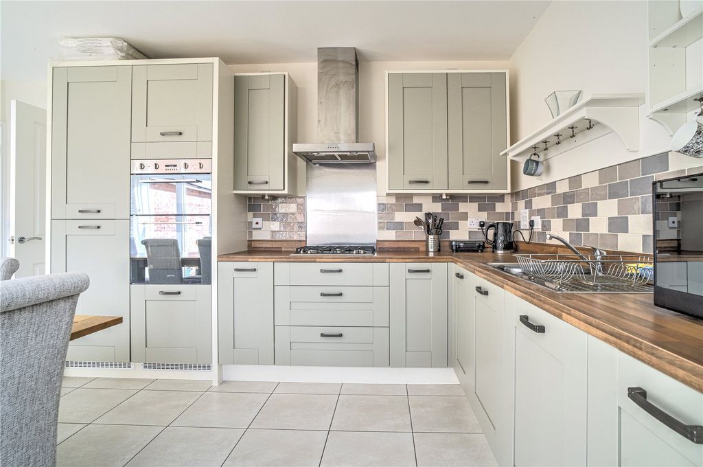 Additional image 2 of 3 bed detached house for saleHomington Avenue, Coate, Swindon, Wiltshire SN3