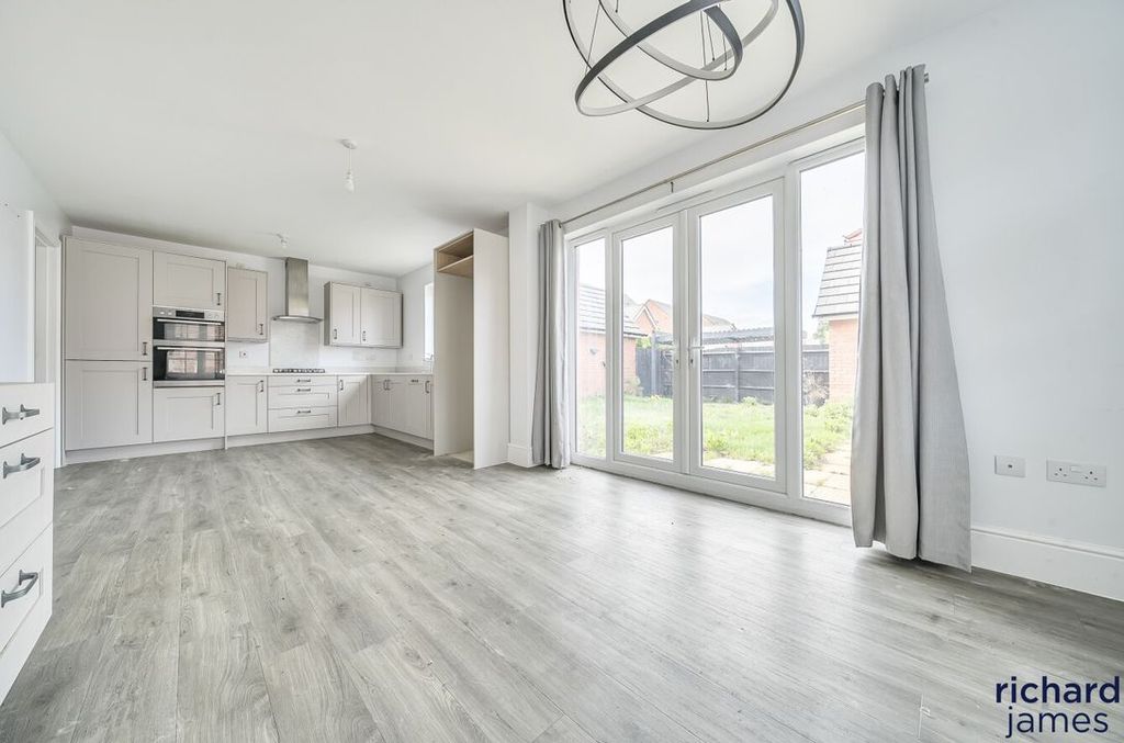 Additional image 2 of 4 bed detached house for saleCrofton Road, Swindon SN3