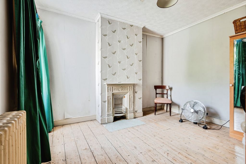 Additional image 14 of 4 bed semi-detached house for saleKingshill Road, Swindon, Wiltshire SN1