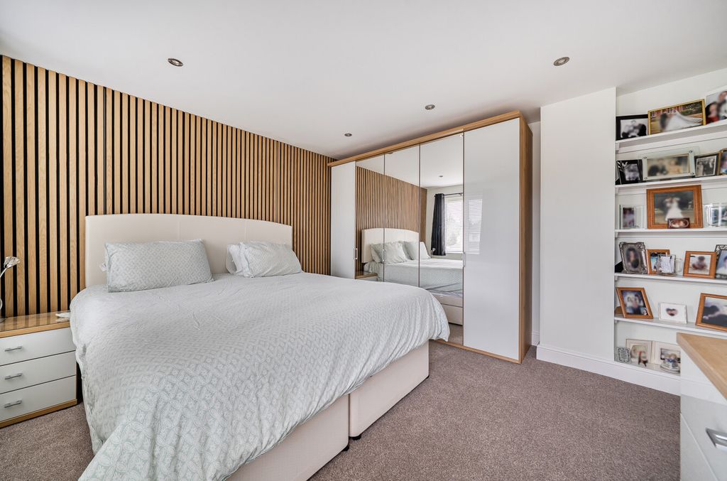 Additional image 6 of 3 bed semi-detached house for saleRossett Close, Bracknell, Berkshire RG12