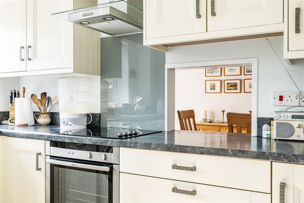 Additional image 4 of 4 bed detached house for saleSalisbury Close, Chippenham SN14