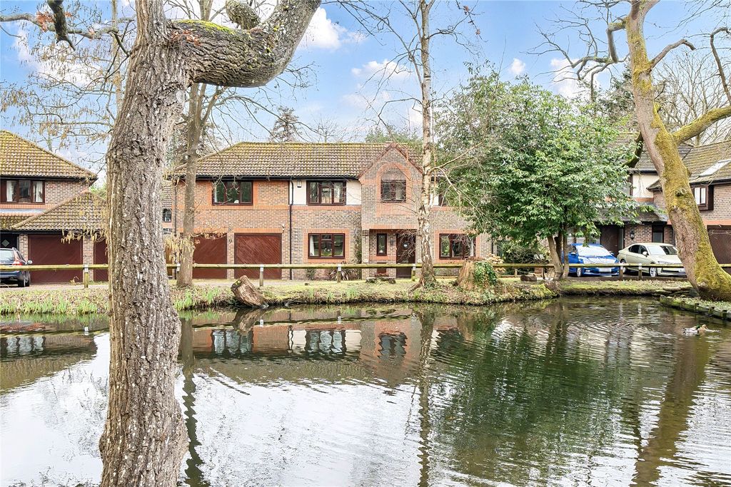 Additional image 20 of 5 bed detached house for saleField Park, Bracknell, Berkshire RG12